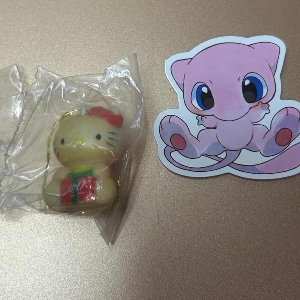 Vintage 1994 Hello Kitty Present Holding Ornament